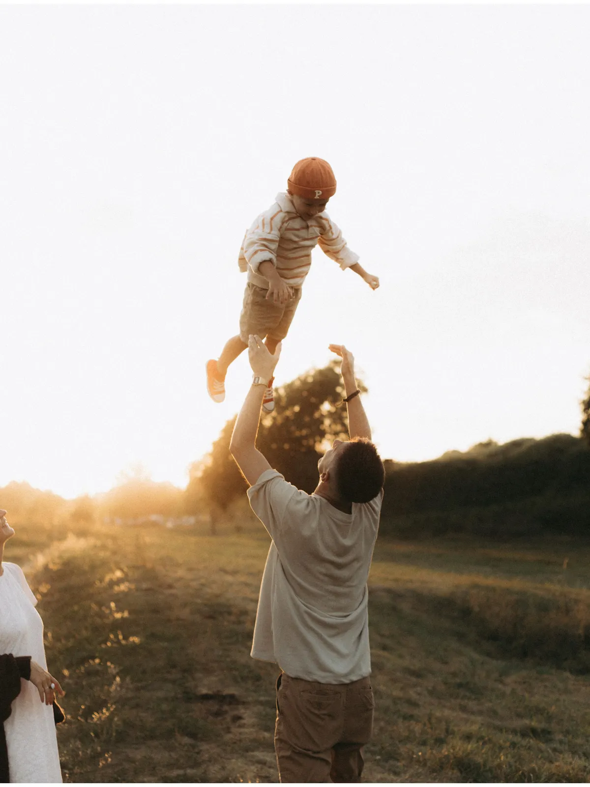 Студийная семейная фотосессия в Варшаве — мама, папа и дети