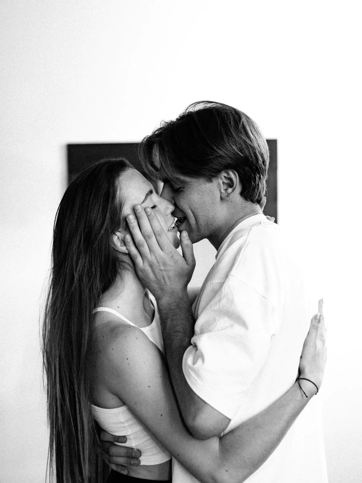 Прогулка влюблённой пары в парке — Love Story фотосессия, Варшава